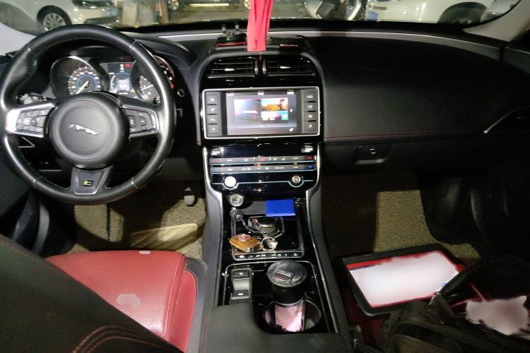 Used Jaguar XE 2017 2.0T 200 PS R-Sport Interior 2