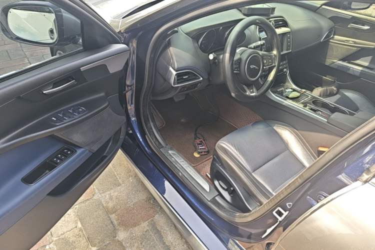 Used Jaguar XE 2017 2.0T 200 PS R-Sport Driver Seat