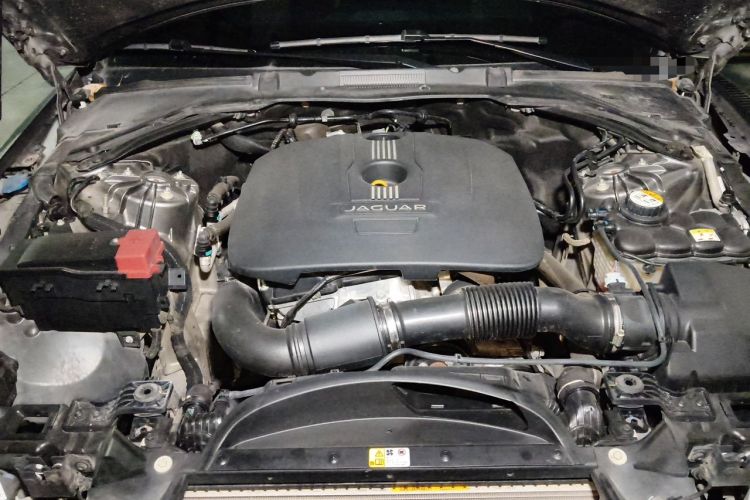Used Jaguar XE 2017 2.0T 200 PS R-Sport Engine Bay