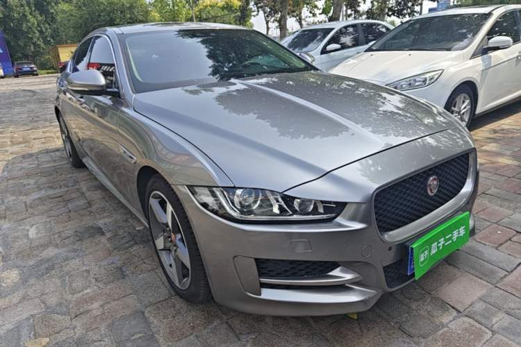 Used Jaguar XE 2017 2.0T 200 PS R-Sport Front Right 45 Deg