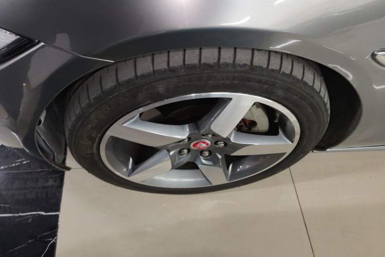 Used Jaguar XE 2017 2.0T 200 PS R-Sport Left Front Wheel Hub