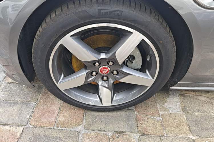 Used Jaguar XE 2017 2.0T 200 PS R-Sport Left Front Wheel Hub