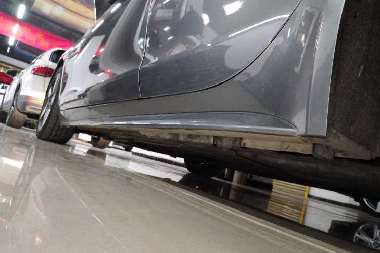 Used Jaguar XE 2017 2.0T 200 PS R-Sport Left Side Sill