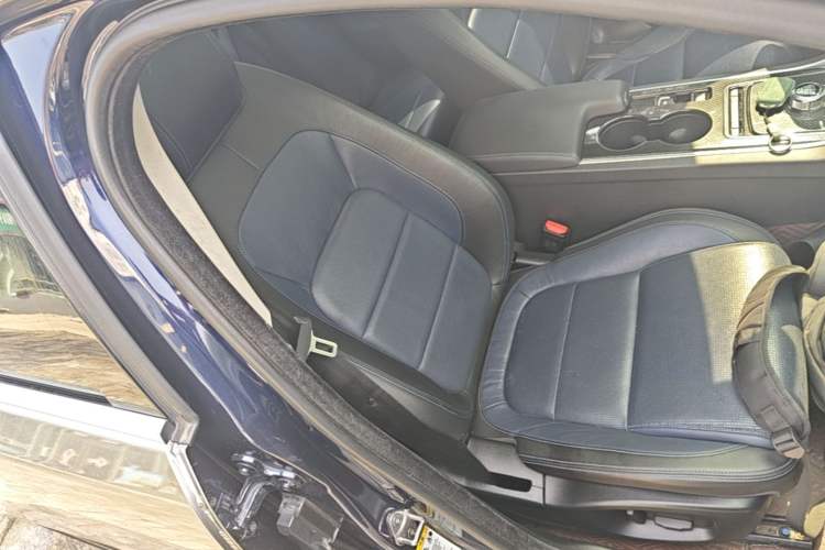 Used Jaguar XE 2017 2.0T 200 PS R-Sport Right Front Seat