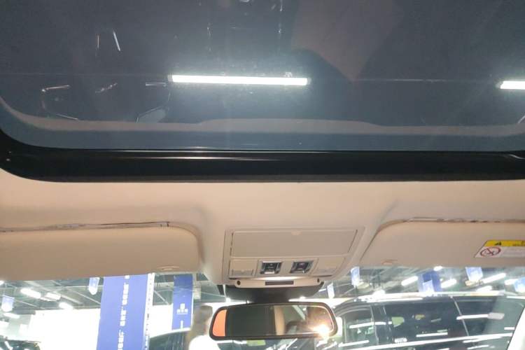 Used Jaguar XE 2017 2.0T 200 PS R-Sport Headliner