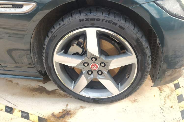 Used Jaguar XE 2017 2.0T 200 PS R-Sport Right Front Wheel Hub