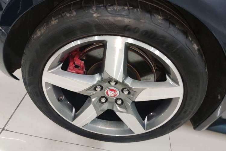 Used Jaguar XE 2017 2.0T 200 PS R-Sport Right Rear Wheel Hub