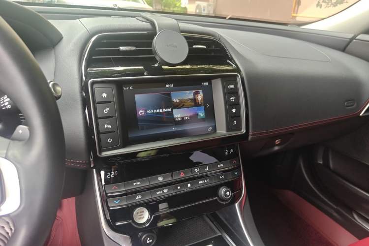 Used Jaguar XE 2017 2.0T 200 PS R-Sport Audio And AC Panel