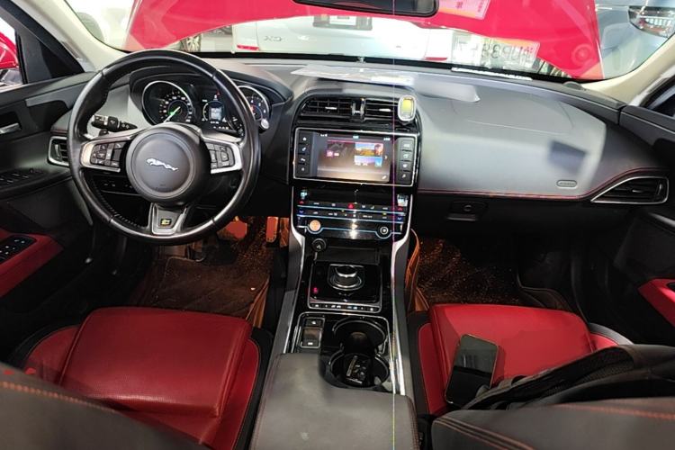Used Jaguar XE 2017 2.0T 200 PS R-Sport Center Console