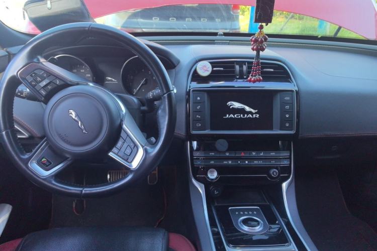 Used Jaguar XE 2017 3.0 SC 340 PS S Center Console