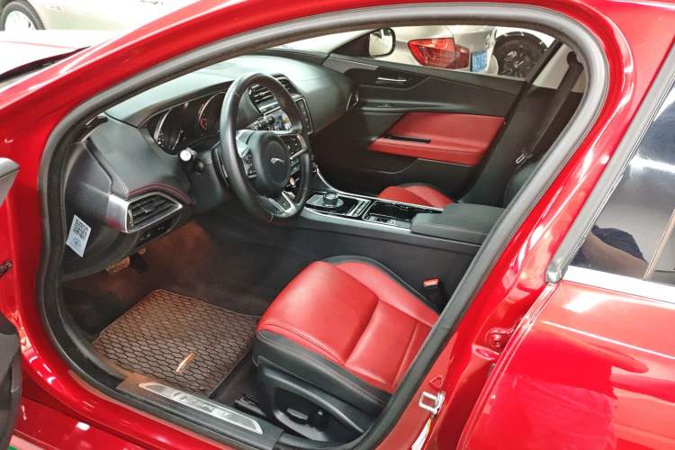 Used Jaguar XE 2017 2.0T 200 PS R-Sport Driver Seat