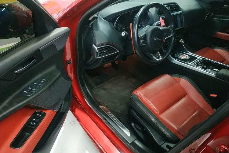 Used Jaguar XE 2017 2.0T 200 PS R-Sport Driver Seat