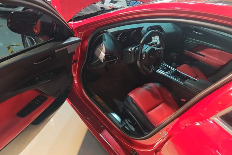 Used Jaguar XE 2017 2.0T 200 PS R-Sport Driver Seat