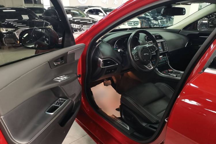 Used Jaguar XE 2017 2.0T 200 PS R-Sport Driver Seat