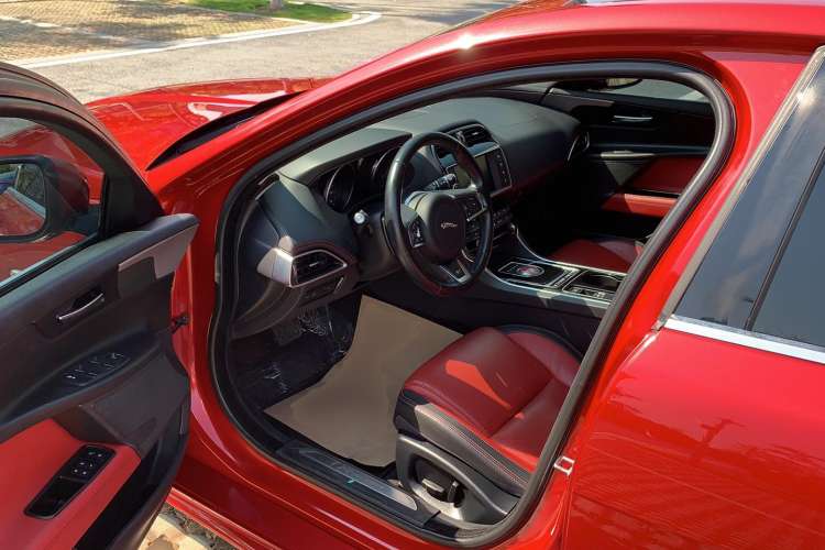 Used Jaguar XE 2017 2.0T 200 PS R-Sport Driver Seat