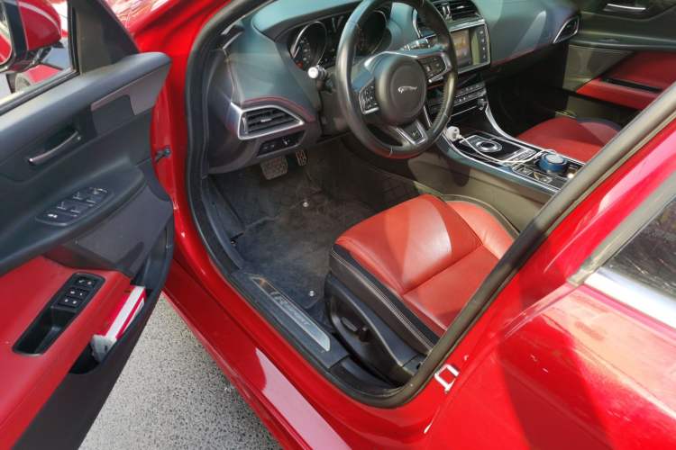 Used Jaguar XE 2017 2.0T 200 PS R-Sport Driver Seat
