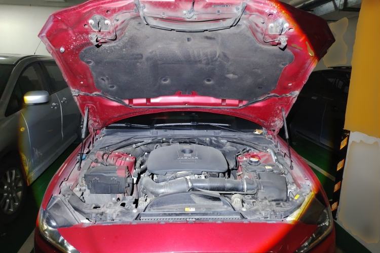 Used Jaguar XE 2017 2.0T 200 PS R-Sport Engine Bay