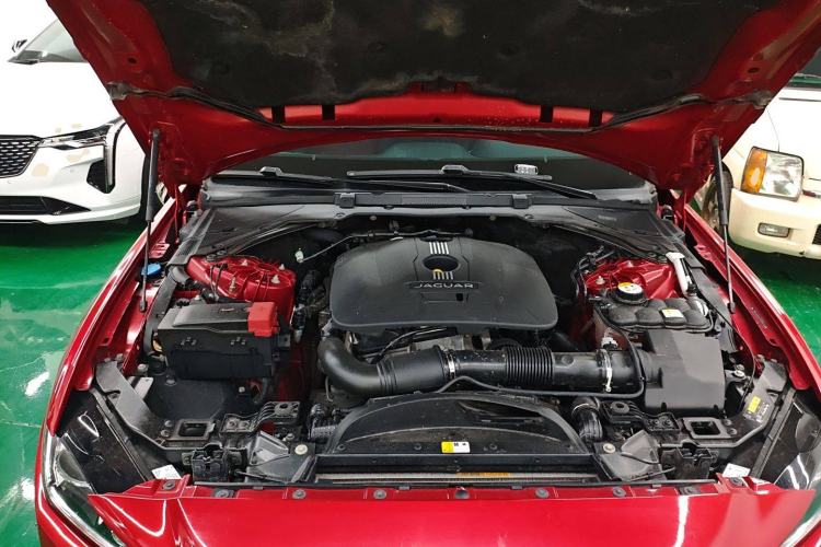 Used Jaguar XE 2017 2.0T 200 PS R-Sport Engine Bay