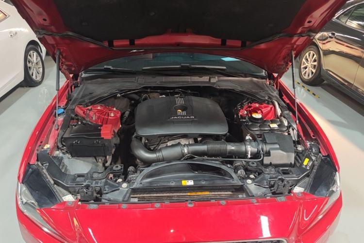 Used Jaguar XE 2017 2.0T 200 PS R-Sport Engine Bay