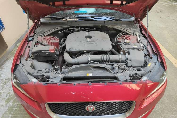 Used Jaguar XE 2017 2.0T 200 PS R-Sport Engine Bay