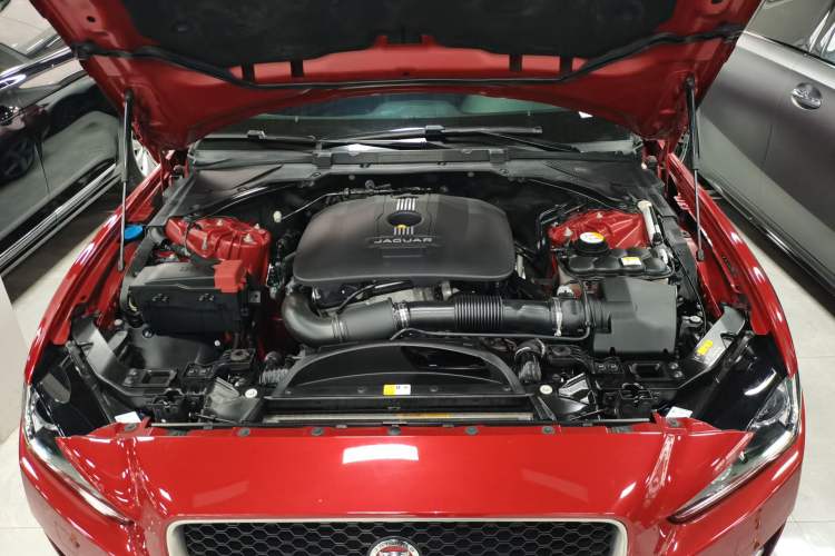 Used Jaguar XE 2017 2.0T 200 PS R-Sport Engine Bay