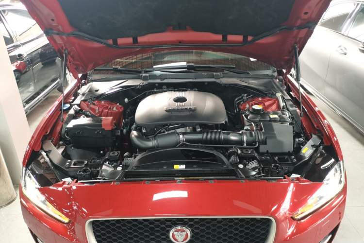 Used Jaguar XE 2017 2.0T 200 PS R-Sport Engine Bay