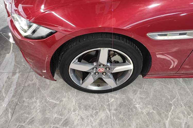 Used Jaguar XE 2017 2.0T 200 PS R-Sport Exterior 4