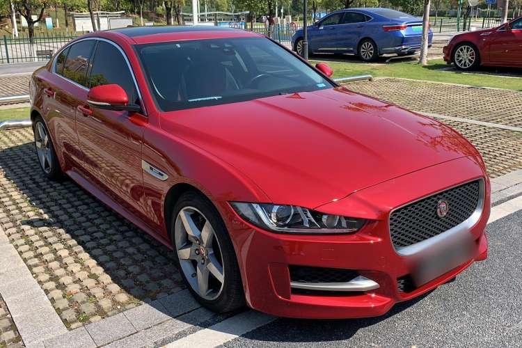 Used Jaguar XE 2017 2.0T 200 PS R-Sport Front Right 45 Deg