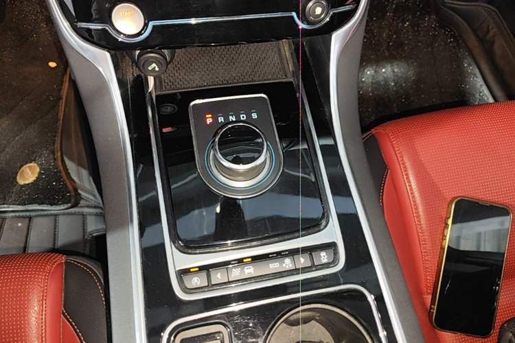 Used Jaguar XE 2017 2.0T 200 PS R-Sport Gear Lever
