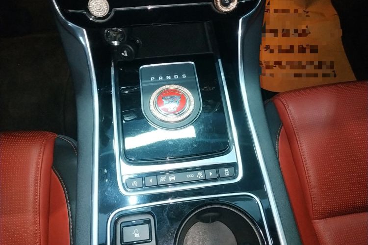 Used Jaguar XE 2017 2.0T 200 PS R-Sport Gear Lever