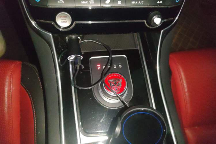 Used Jaguar XE 2017 2.0T 200 PS R-Sport Gear Lever