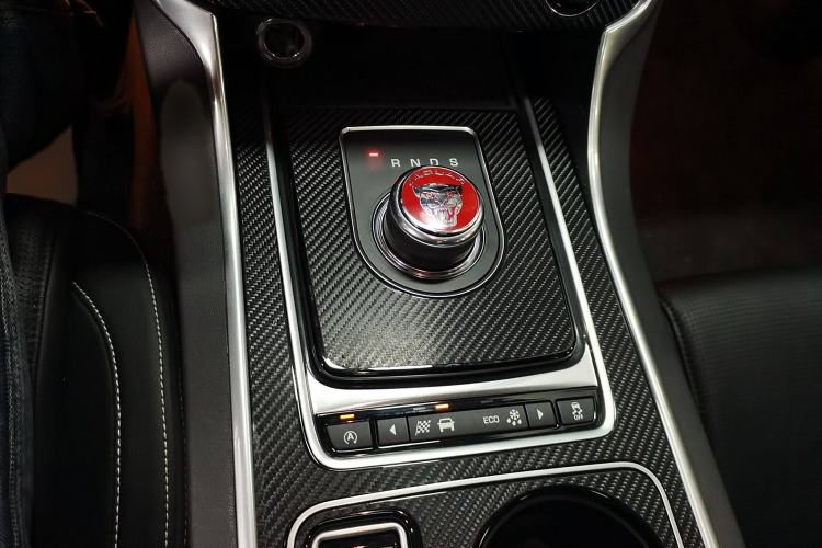 Used Jaguar XE 2017 2.0T 200 PS R-Sport Gear Lever
