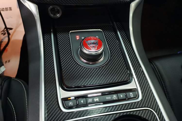 Used Jaguar XE 2017 2.0T 200 PS R-Sport Gear Lever