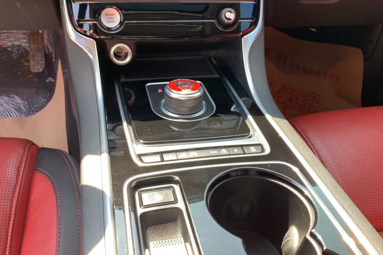 Used Jaguar XE 2017 2.0T 200 PS R-Sport Gear Lever
