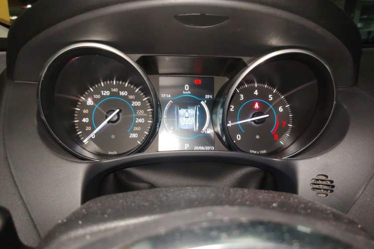 Used Jaguar XE 2017 2.0T 200 PS R-Sport Instrument Cluster