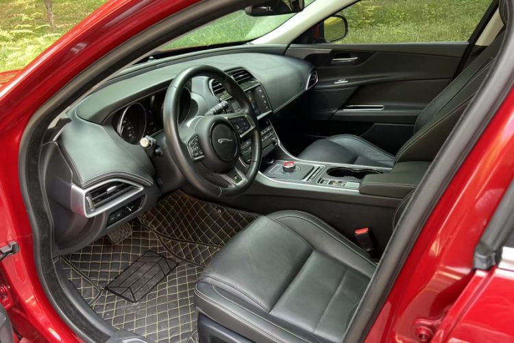 Used Jaguar XE 2017 2.0T 200 PS R-Sport Interior 1