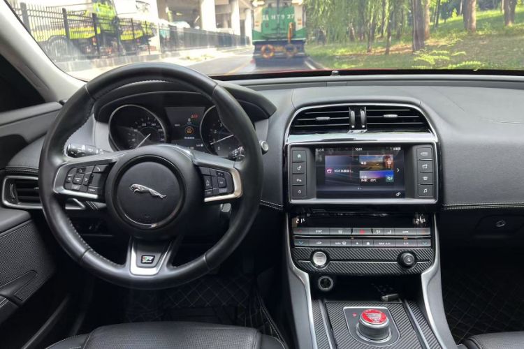Used Jaguar XE 2017 2.0T 200 PS R-Sport Interior 10