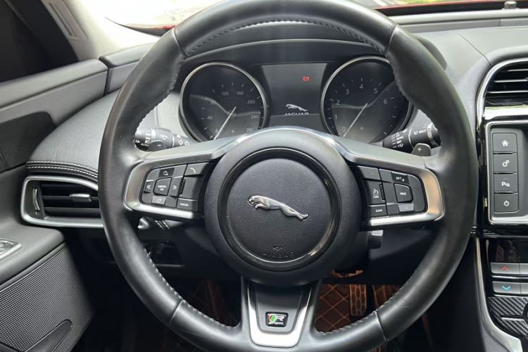 Used Jaguar XE 2017 2.0T 200 PS R-Sport Interior 2
