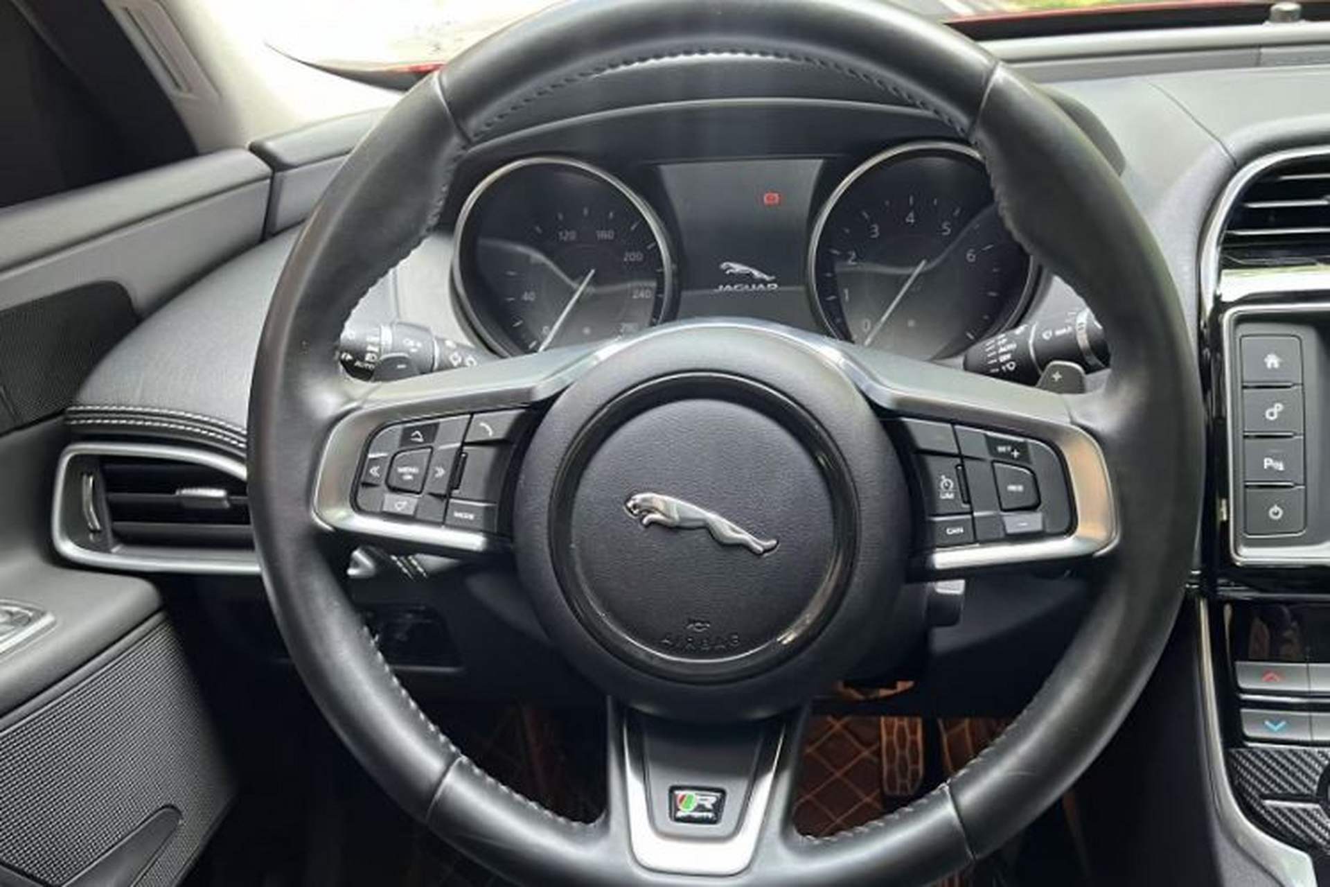 Used Jaguar XE 2017 2.0T 200 PS R-Sport Interior 2