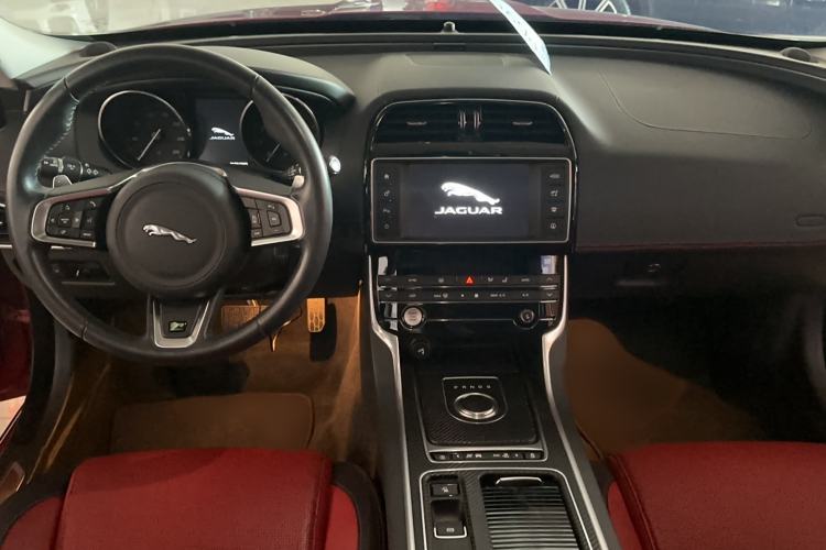 Used Jaguar XE 2017 2.0T 200 PS R-Sport Interior 3