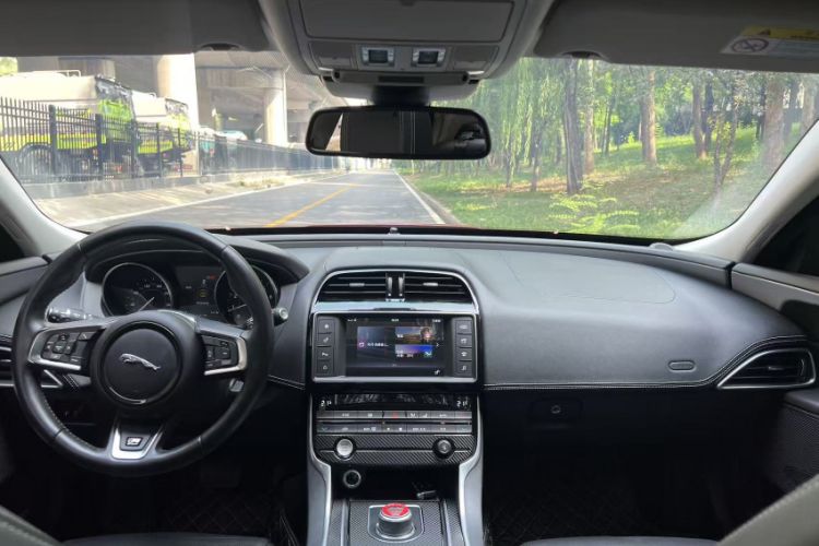 Used Jaguar XE 2017 2.0T 200 PS R-Sport Interior 4