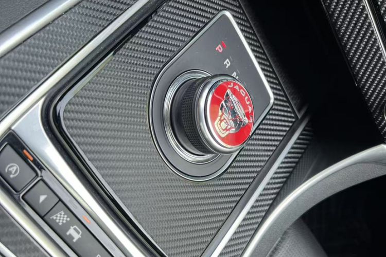 Used Jaguar XE 2017 2.0T 200 PS R-Sport Interior 6