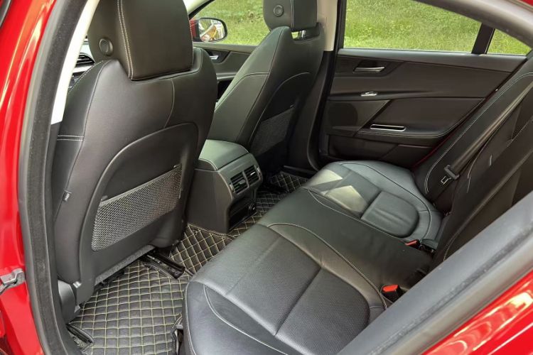 Used Jaguar XE 2017 2.0T 200 PS R-Sport Interior 8