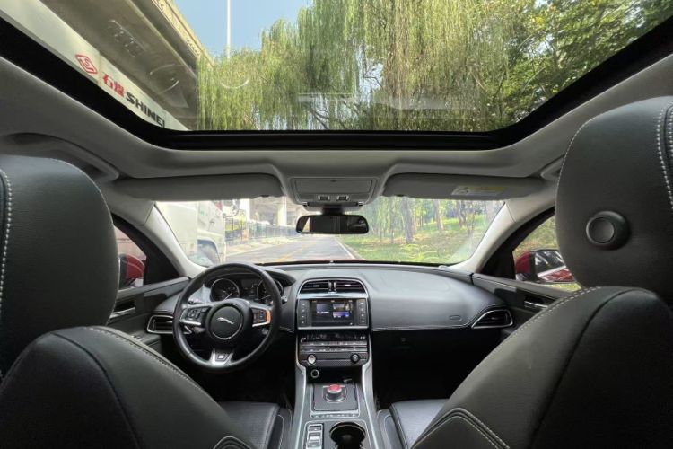 Used Jaguar XE 2017 2.0T 200 PS R-Sport Interior 9