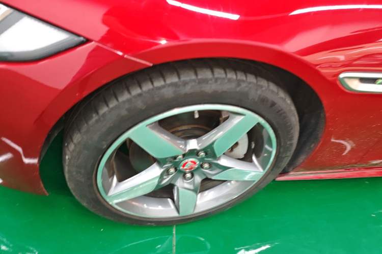 Used Jaguar XE 2017 2.0T 200 PS R-Sport Left Front Wheel Hub