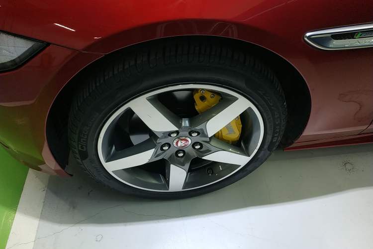 Used Jaguar XE 2017 2.0T 200 PS R-Sport Left Front Wheel Hub