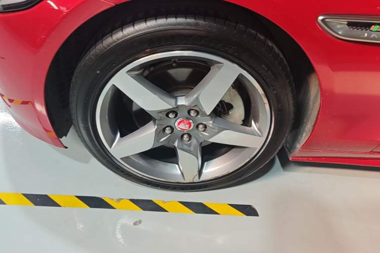 Used Jaguar XE 2017 2.0T 200 PS R-Sport Left Front Wheel Hub