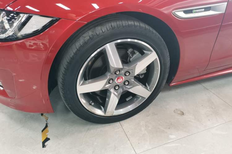 Used Jaguar XE 2017 2.0T 200 PS R-Sport Left Front Wheel Hub