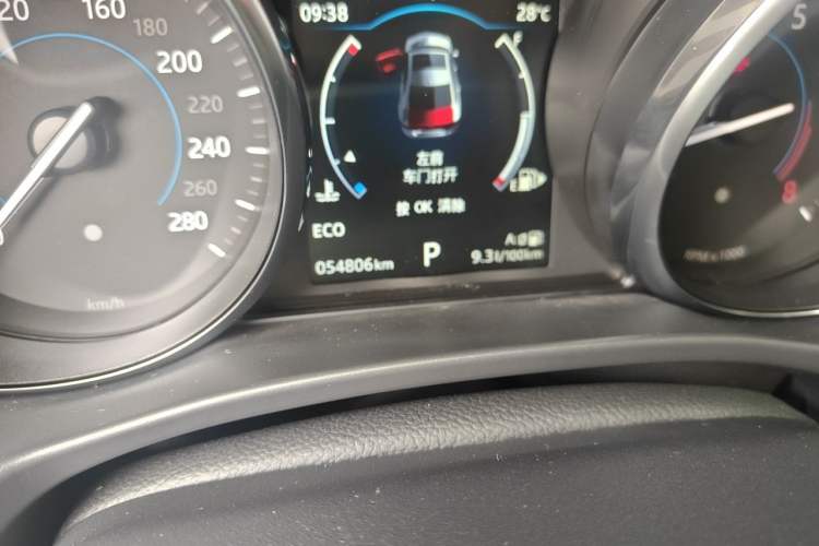 Used Jaguar XE 2017 2.0T 200 PS R-Sport Odometer Close Up
