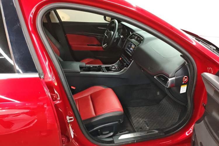 Used Jaguar XE 2017 2.0T 200 PS R-Sport Right Front Seat